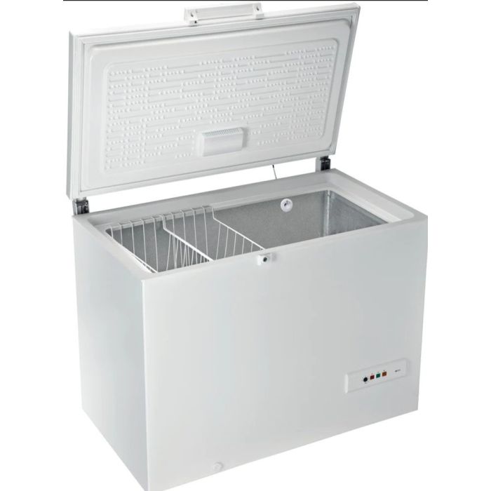 Hotpoint CS2A300HFA1 118cm Chest Freezer  - White