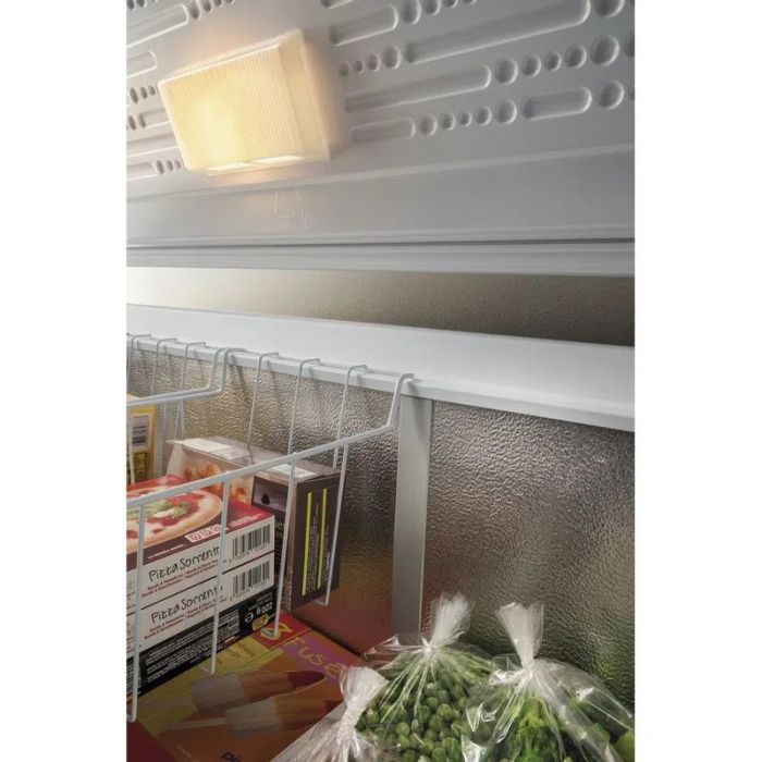 Hotpoint CS2A400HFMFAUK1 140.5cm Chest Freezer   - White