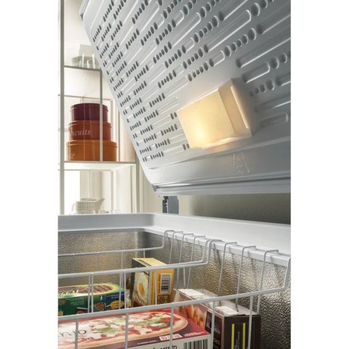 Hotpoint CS2A400HFMFAUK1 140.5cm Chest Freezer   - White