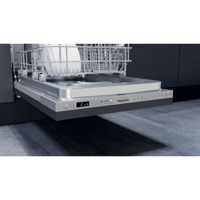 Hotpoint HSIO3T223WCEUKN integrated Slim Dishwasher in Silver - 10 Place Settings
