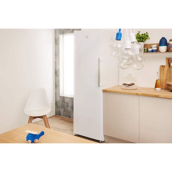 Indesit UI6F2TW Freestanding Freezer