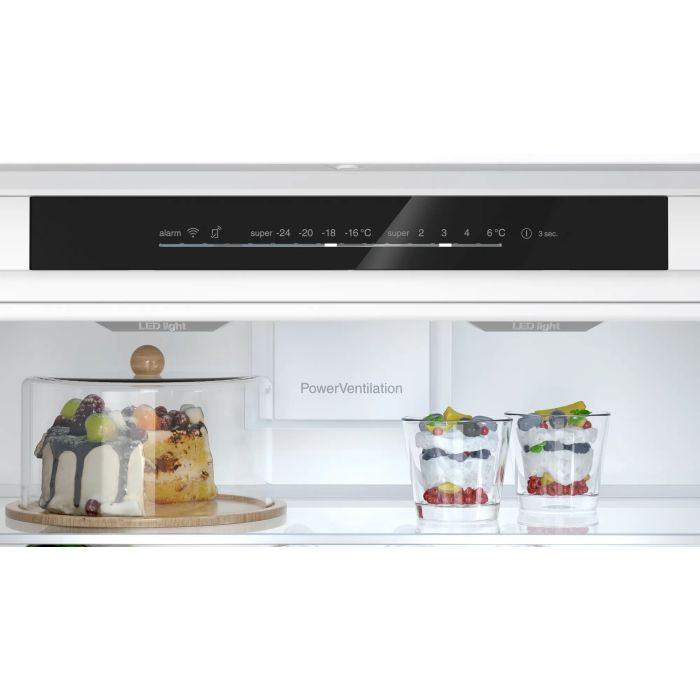 Siemens KB96NADD0G 70.8 cm 70/30 Integrated Frost Free Fridge Freezer