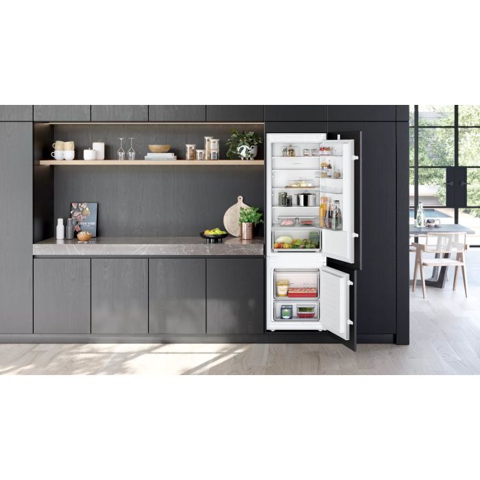 Siemens KI87VNSE0G 54.1 70/30 Integrated Low Frost Fridge Freezer