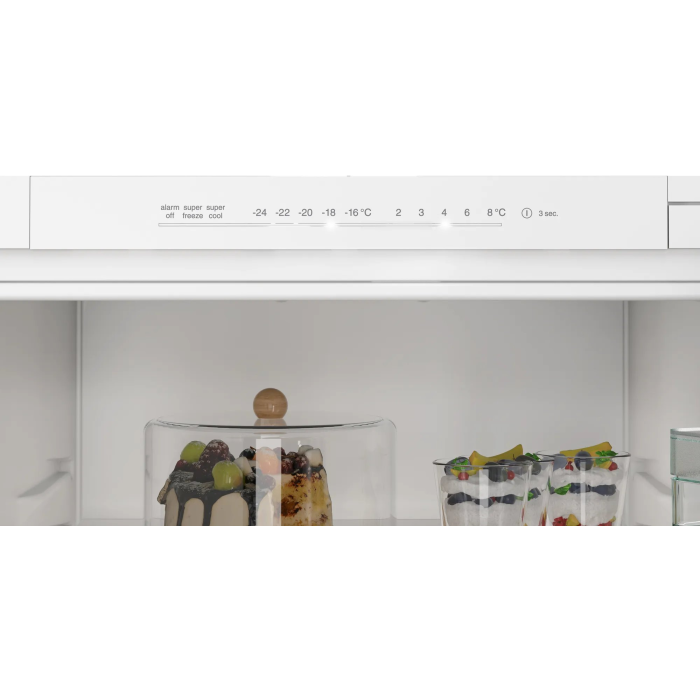 Siemens KI96NNSE0 54.1cm 70/30 Integrated Frost Free Fridge Freezer